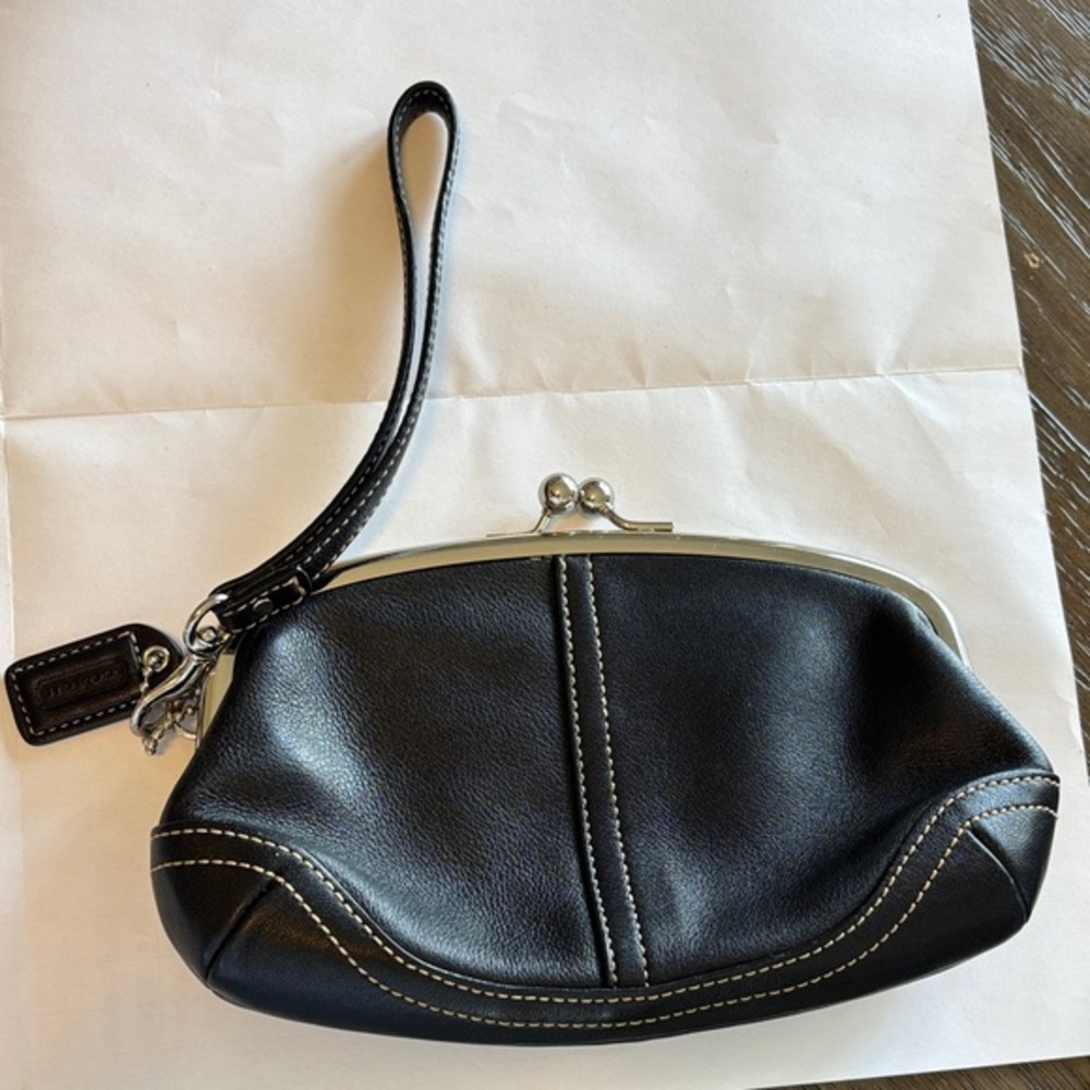 Coach Vintage Soho Framed Black Leather Kiss-Lock Rare Wristlet Clutch